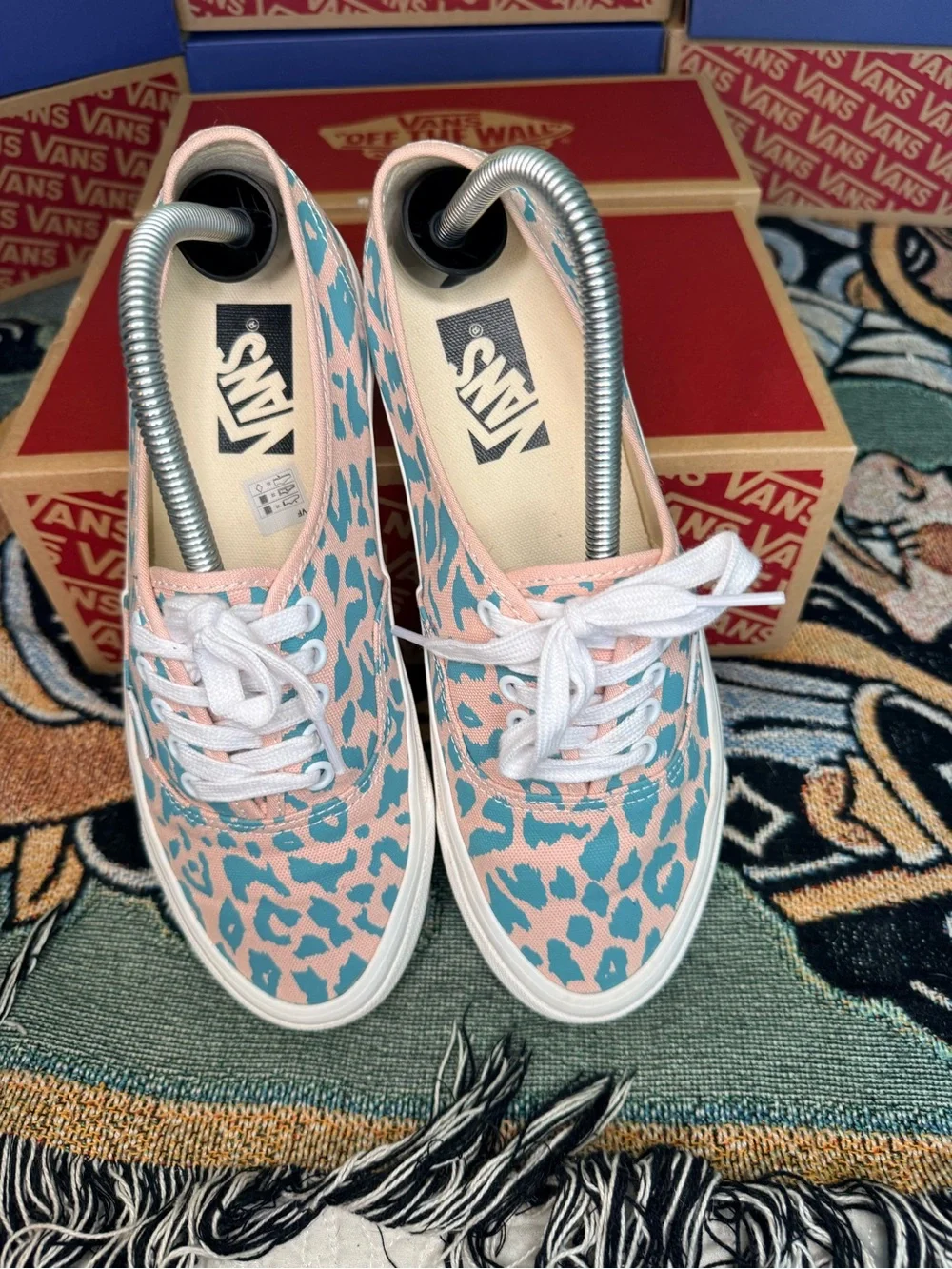 Vans low top
